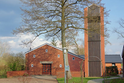 Der Eingang der Versöhnungskirche in Dassendorf - Copyright: Manfred Maronde