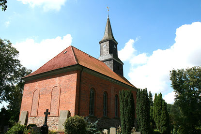 Friedhof hinter der St.-Elisabeth-Kirchen in Brunstorf