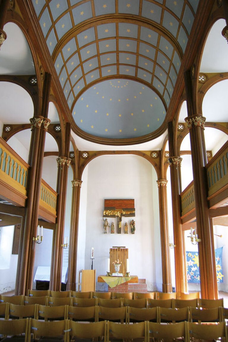 Innenraum der Brustorfer Kirche